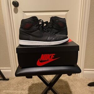 Pair of NIKE JORDAN HIGH RETRO 1’s ‼️🛎️😱